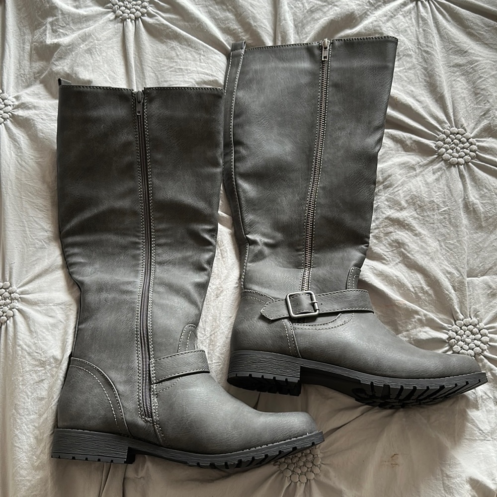 BRAND NEW leather boots
